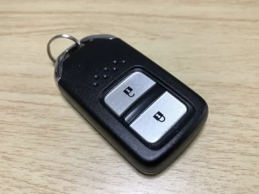 ホンダ フィットの鍵の電池交換方法【KEY BATTと表示された場合】